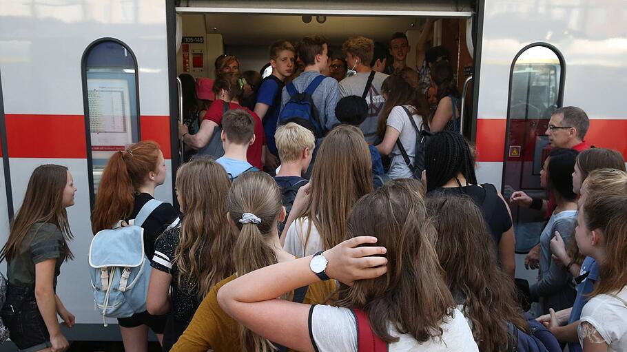 19 06 2017 Durch Brandanschläge auf Stellwerke der Deutschen Bahn bei Leipzig kam es zu massiven Zug