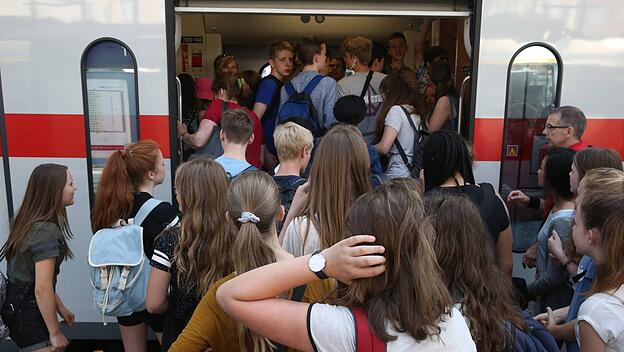 19 06 2017 Durch Brandanschläge auf Stellwerke der Deutschen Bahn bei Leipzig kam es zu massiven Zug