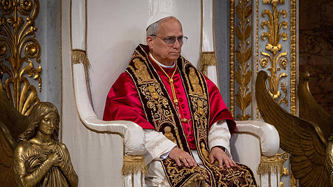 Papst Leo XIV. bei seiner Inbesitznahme der Basilika Sankt Paul vor den Mauern.