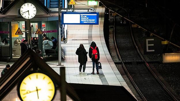 Warnstreik bei der Bahn - Hamburg Hauptbahnhof