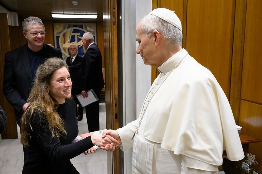 Die Chefredakteurin der „Tagespost“, Franziska Harter, trifft Papst Leo den XIV. zu einer Privataudienz im Vatikan