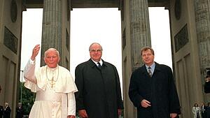 Papst Johannes Paul II. besucht Deutschland