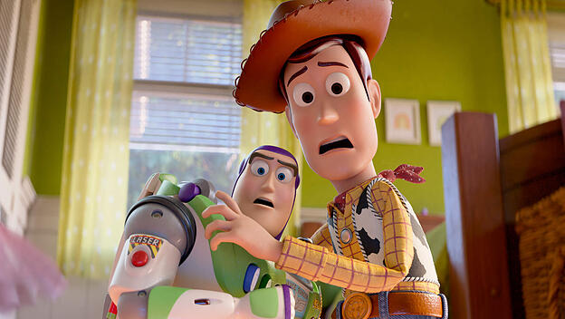 Im Kinderzimmer trifft die digitale Invasion auf analogen Widerstand: Szene aus „Toy Story 5“.