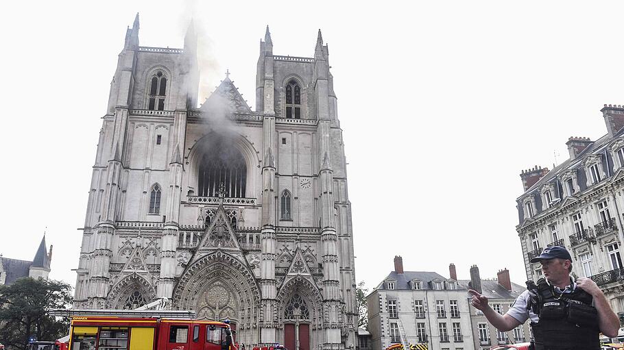Brand in Kathedrale von Nantes