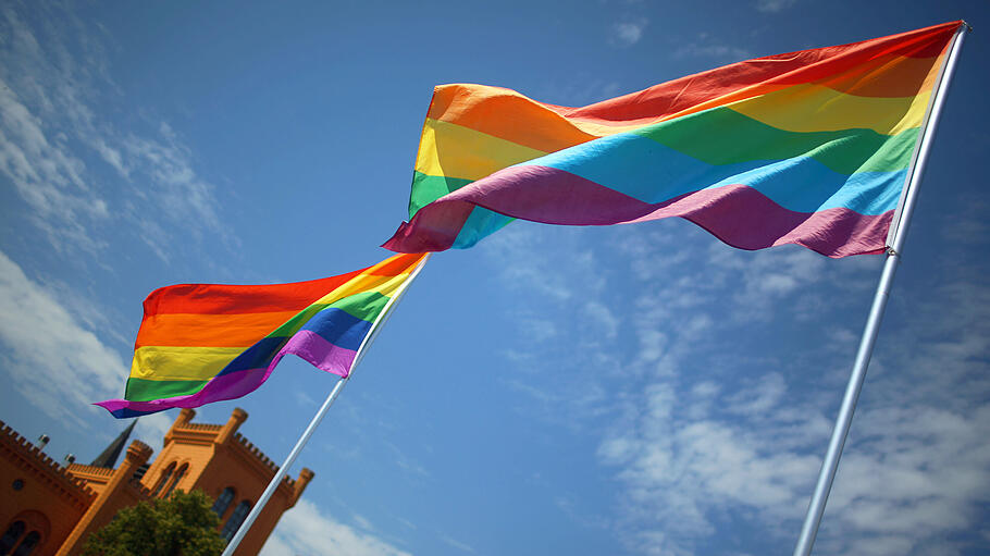Montenegro legalisiert Homo-Partnerschaften