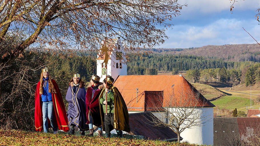 Als Sternsinger den Menschen den Segen des neugeborenen Königs bringen