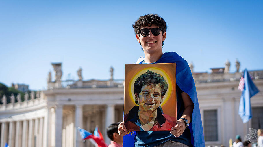 Carlo-Acutis-Fan auf dem Jubiläum der Jugend