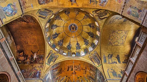 Goldmosaike in den Kuppeln der Vorhalle zum Markusdom, Venedig