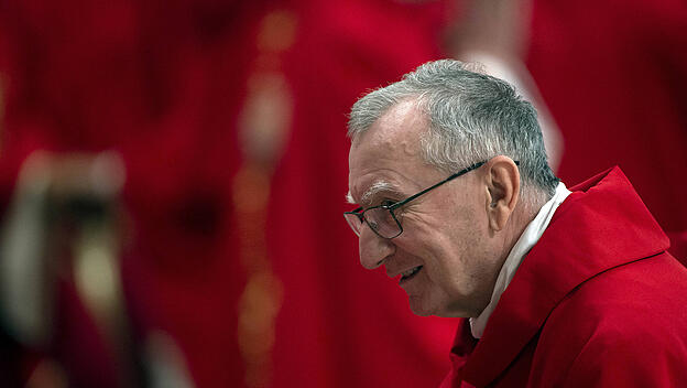 Pietro Parolin bei der dritten Novendiali-Messe