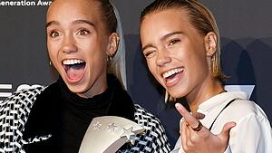 Lisa Mantler und Lena Mantler bei der 14. Verleihung des Audi Generation Award 2021 in der Allianz Arena. München, 06.10