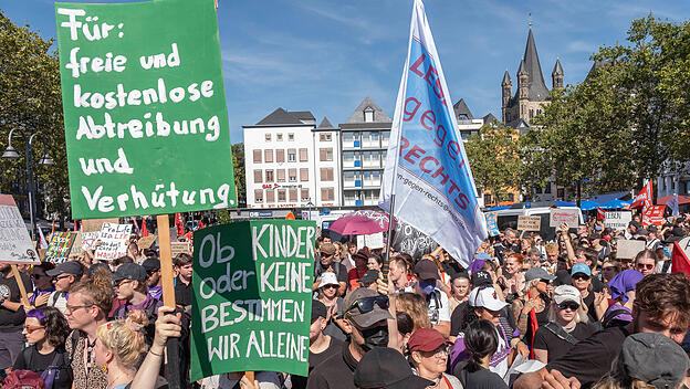Gegendemonstranten beim Marsch für das Leben in Köln