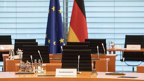 Deutschland, Berlin, Bundeskanzleramt, 133. Sitzung des Bundeskabinetts, Platz von Bundeskanzlerin Angela Merkel CDU, 1
