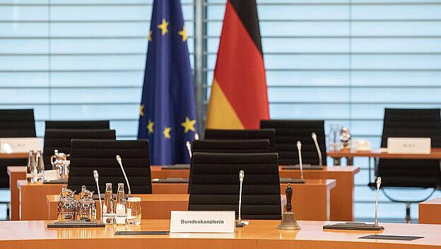 Deutschland, Berlin, Bundeskanzleramt, 133. Sitzung des Bundeskabinetts, Platz von Bundeskanzlerin Angela Merkel CDU, 1