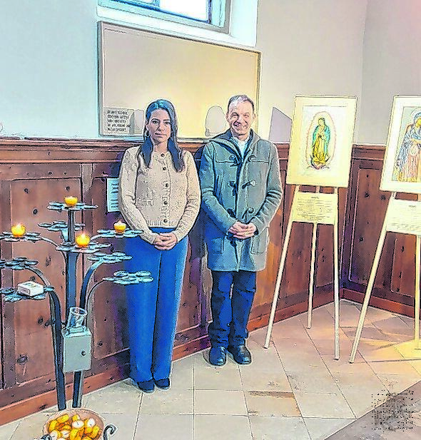 Marianna Trinidad Lainez und Kirchenrektor Pater Johann Fenninger FSO.