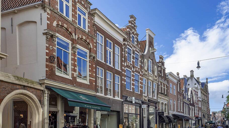 Prächtige historische Fassade Gebäude in der Altstadt, Haarlem, Nordholland, Holland, Niederlande, Europa Magnificent hi