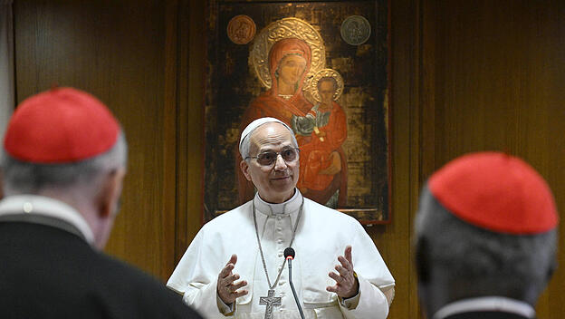 Papst Leo XIV. hält seine erste Ansprache an die Kardinäle