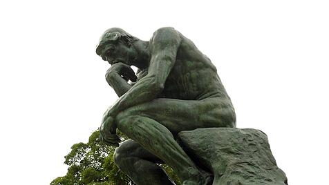 Skulptur "Der Denker" von Auguste Rodin im Garten des Musée Rodin in Paris