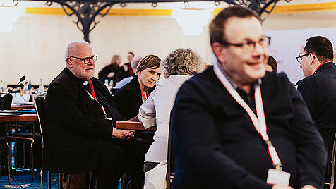 Der Münchner Kardinal Reinhard Marx mit Synodalen