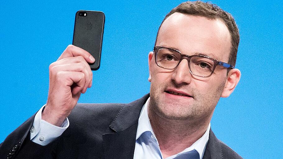 Kritik von Datenschützern an Jens Spahn wegen Ortungsfunktion von Smartphones