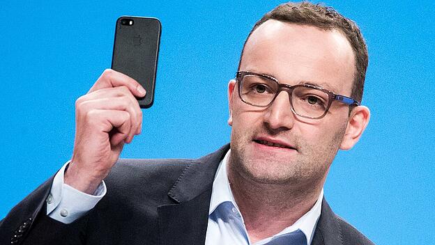 Kritik von Datenschützern an Jens Spahn wegen Ortungsfunktion von Smartphones