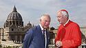 Prinz Charles bei Heiligsprechung in Vatikan