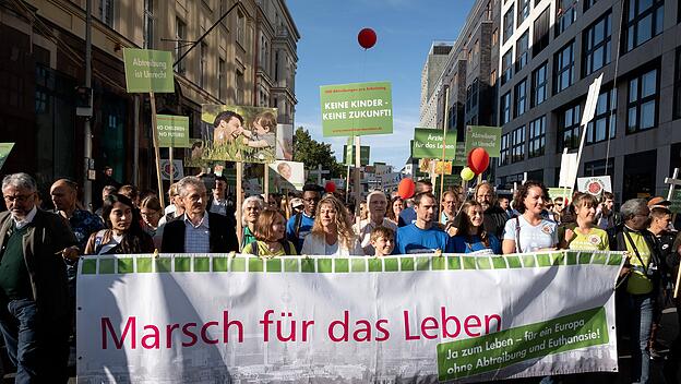 Demonstranten bei Marsch für das Leben 2020 in Berlin