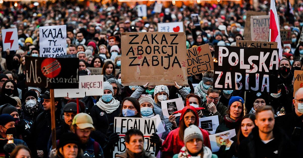 Po śmierci kobiety w ciąży: protesty przeciwko polskiemu prawu aborcyjnemu