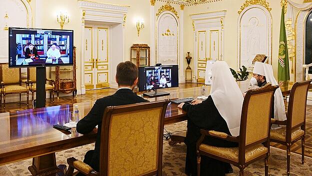 Franziskus spricht mit Kyrill