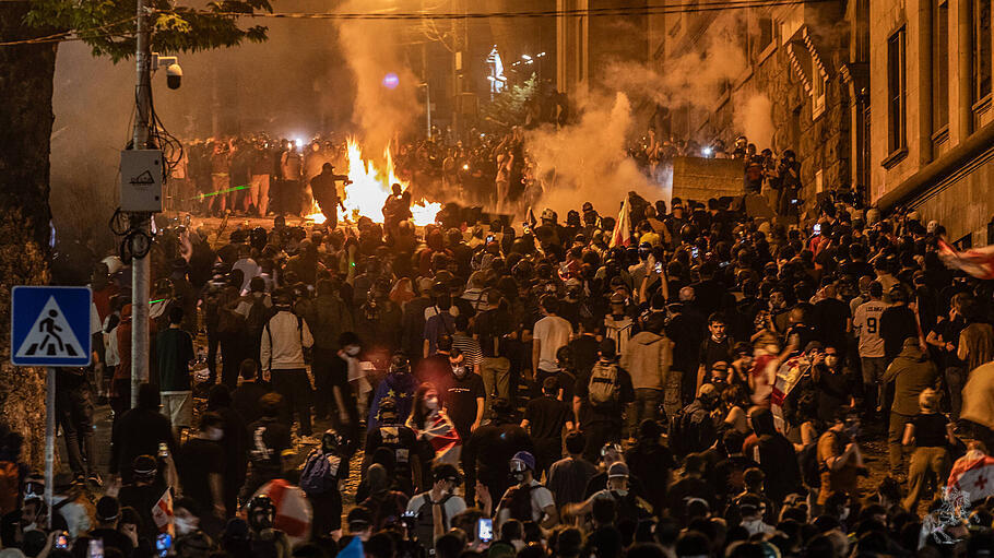 Zusammenstöße zwischen Demonstsranten und der Polizei im georgischen Tbilisi