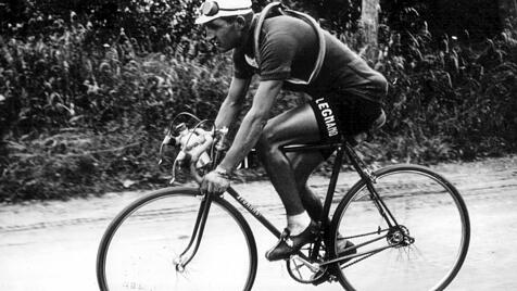 Ein „Gerechter unter den Völkern“: Gino Bartali auf seinem Drahtesel bei der Tour de France 1948.