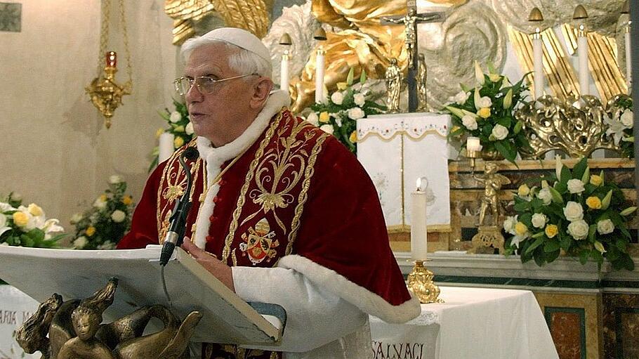Papst Benedikt eröffnet Monat der Gottesmutter Maria