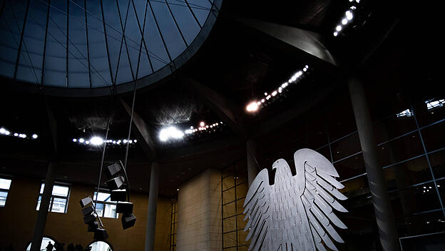 Bundestag debattiert über Abtreibung und Organspende