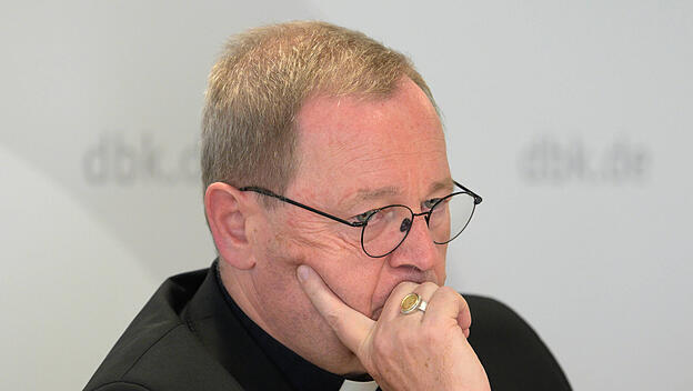 Bätzing schlägt der Kirche wieder das Modell des Synodalen Wegs in Deutschland vor.