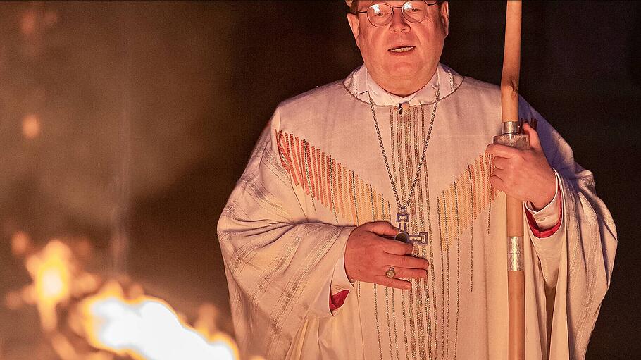 Osternacht im Hohen Dom zu Limburg 16.04.2022, Limburg : Der Vorsitzende der Deutschen Bischofskonferenz Bischof Georg B