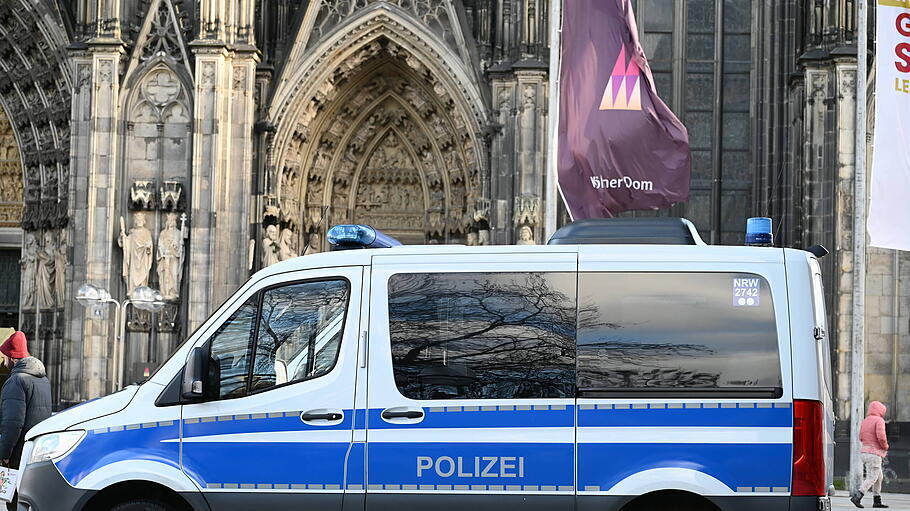 Sicherheitsmaßnahmen nach Terrorwarnung am Kölner Dom