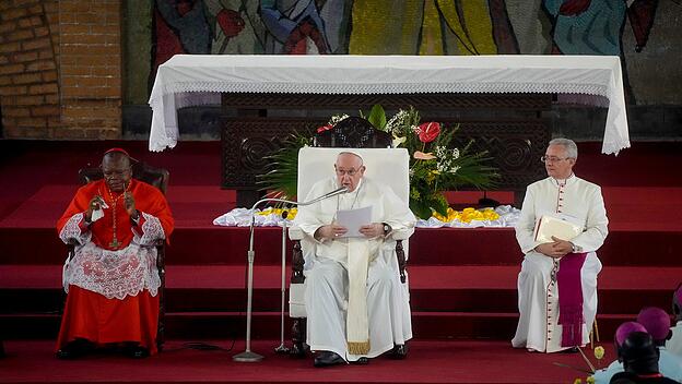 Papst Franziskus hält eine Rede in der Kathedrale "Notre Dame du Congo".