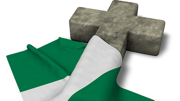 Kreuz und Flagge Nigerias
