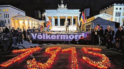 "Lichterzug der Vergessenen" vor dem Brandenburger Tor