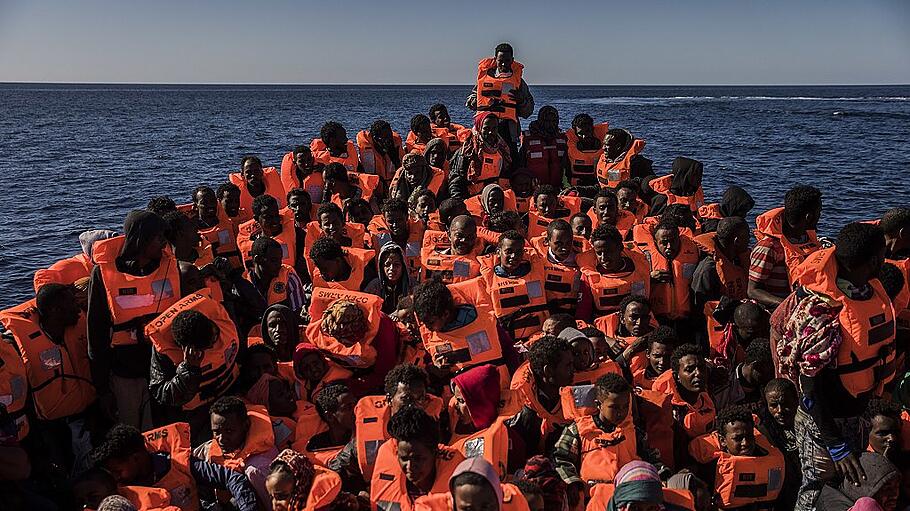 Flüchtlinge kommen in Europa an
