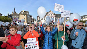 Protestkundgebung gegen geplante Reform im Bistum Trier
