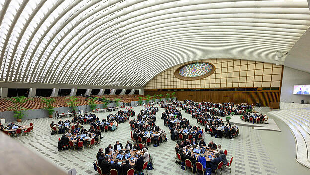 Blick in die Synodenhalle im Vatikan.