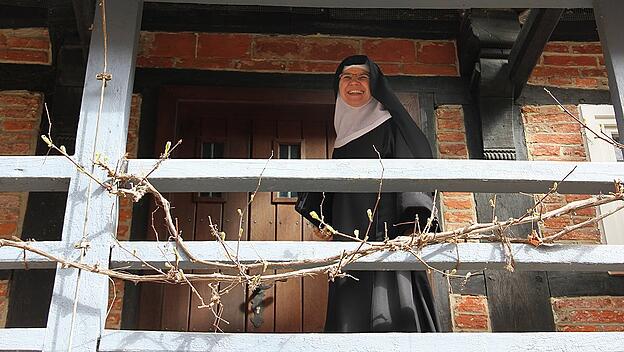 Das Lächeln einer fröhlichen Nonne in Kloster Dinkslage