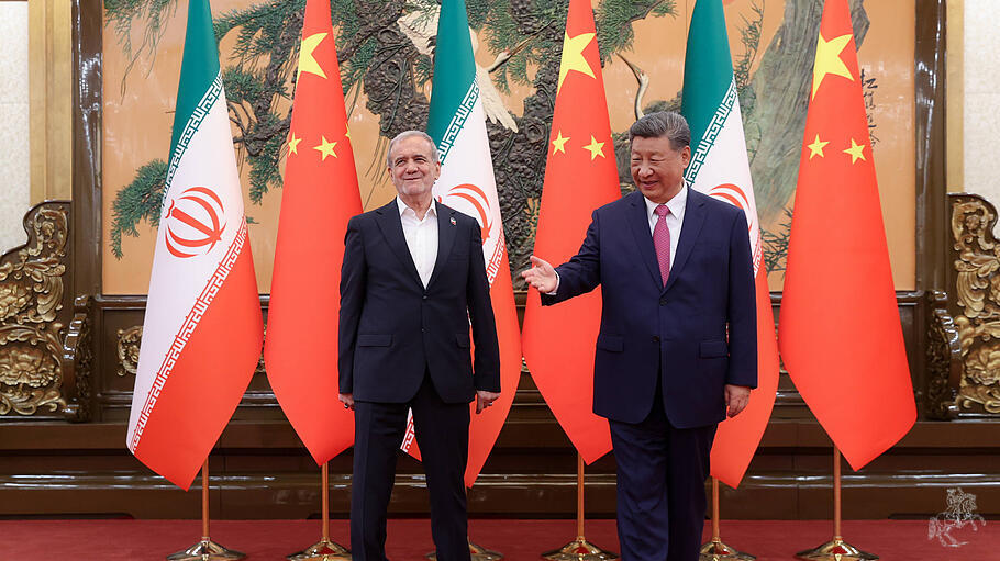 Der Pr&auml;sident des Iran, Masoud Peseschkian, und Chinas Staats- und Parteichef Xi Jinping