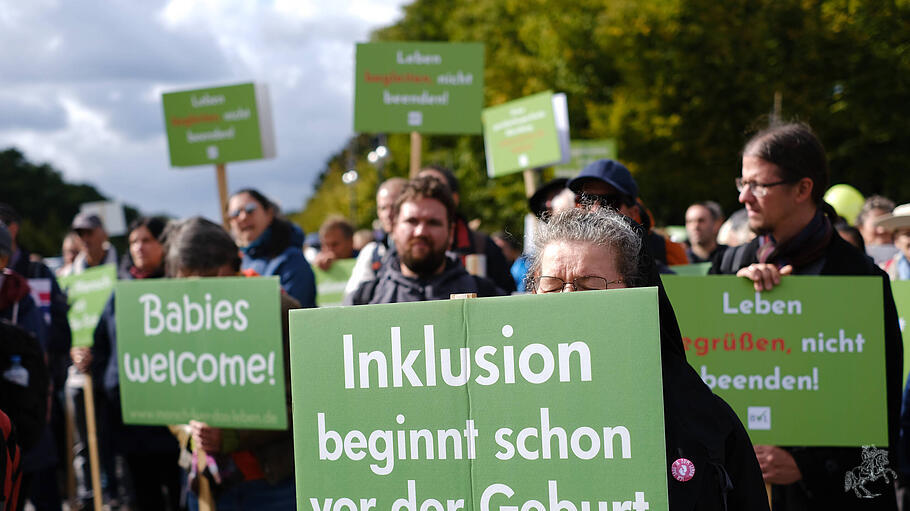 Der Bundesverband Lebensrecht hat sich von der Gewalt auf dem „Marsch für das Leben“ distanziert.