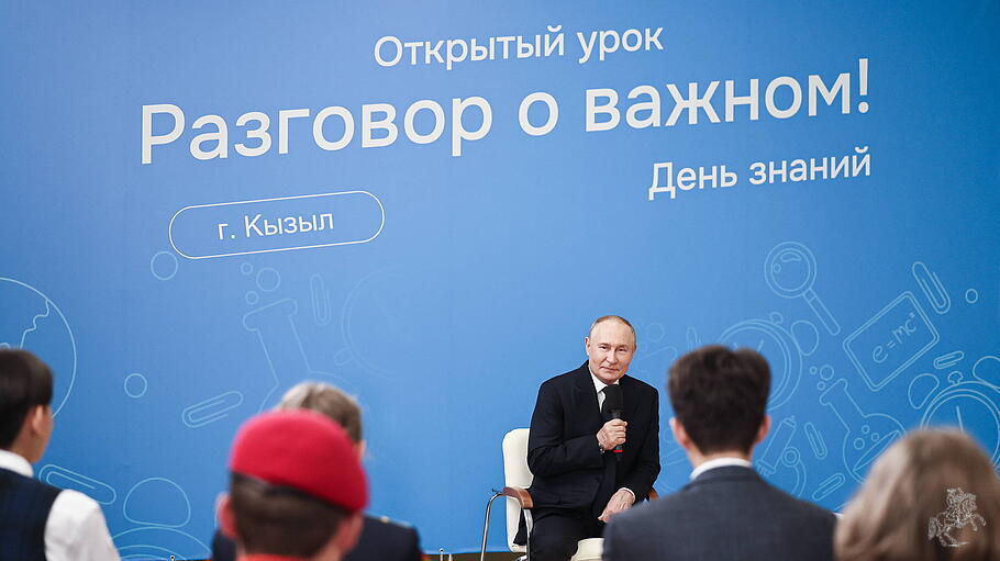 Präsident Wladimir Putin als oberster Geschichtslehrer und Geschichtsinterpret