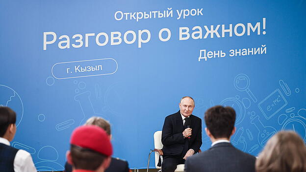 Präsident Wladimir Putin als oberster Geschichtslehrer und Geschichtsinterpret