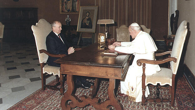 Michail Gorbatschow und Papst Johannes Paul II.