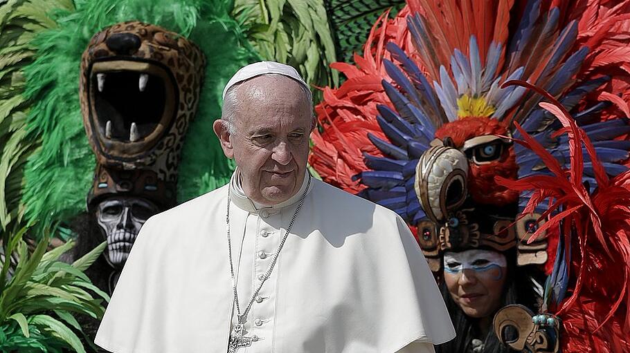 Papst Franziskus im Zentrum der Aufmerksamkeit