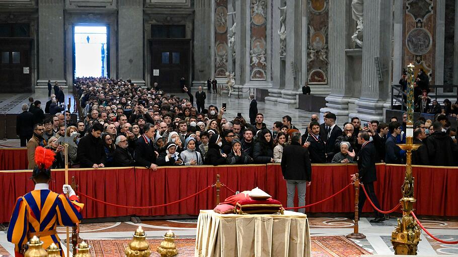 Aufbahrung in St. Peter