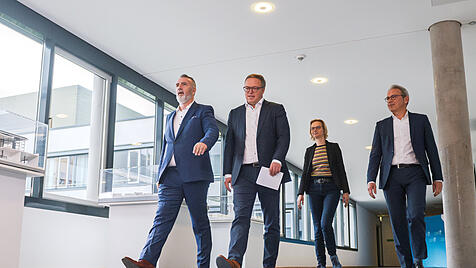 Steffen Schütz (BSW), Mario Voigt (CDU), Katja Wolf (BSW) und Georg Maier (SPD; v.l.n.r.)